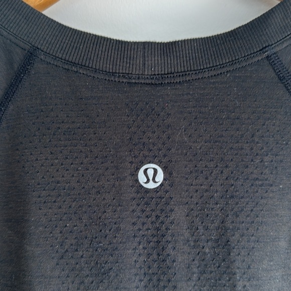 lululemon Swiftly Tech Short Sleeve Crew Black Sz10 - Picture 9 of 9